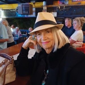 Meet your Posher, Lorrie